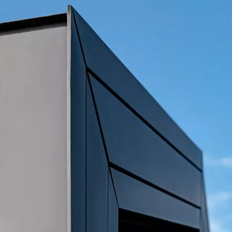 Angled standing seam | Graphite Black